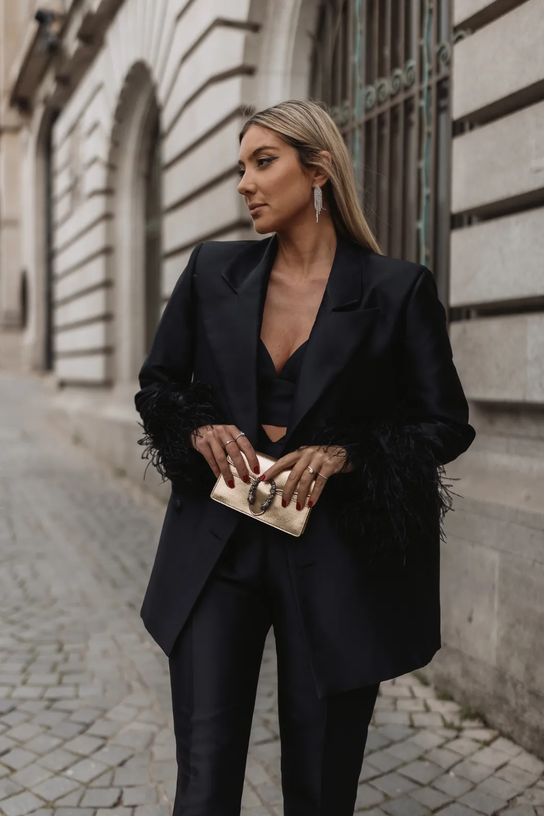 BLAZER OVERSIZED PRETO COM PLUMAS